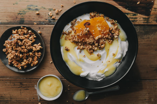 Eiwitrijke Griekse Yoghurt Bowl met Noten en Honing
